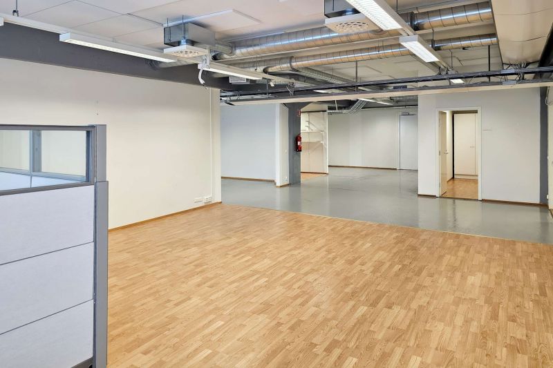 Toimisto- ja varastotila 298 m², 1. krs