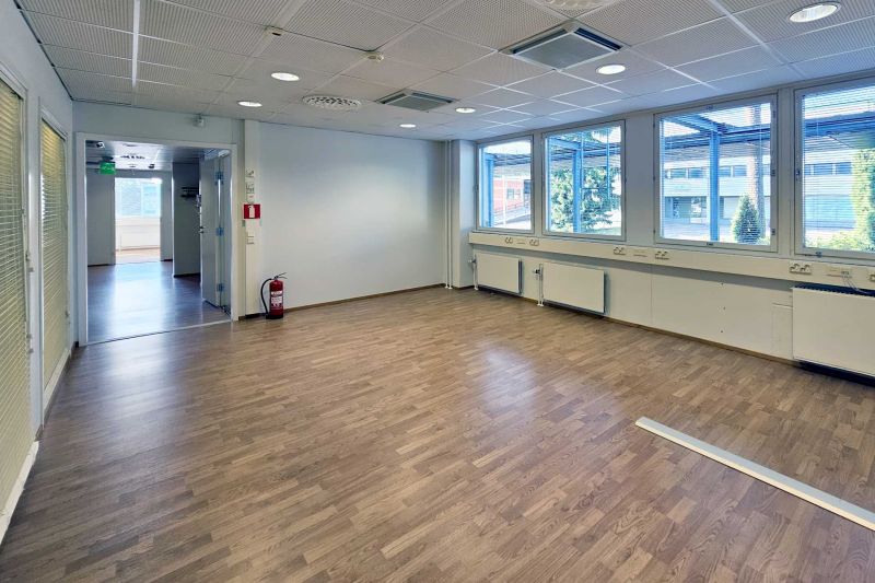 Toimitilat 298-1669 m², 1. krs