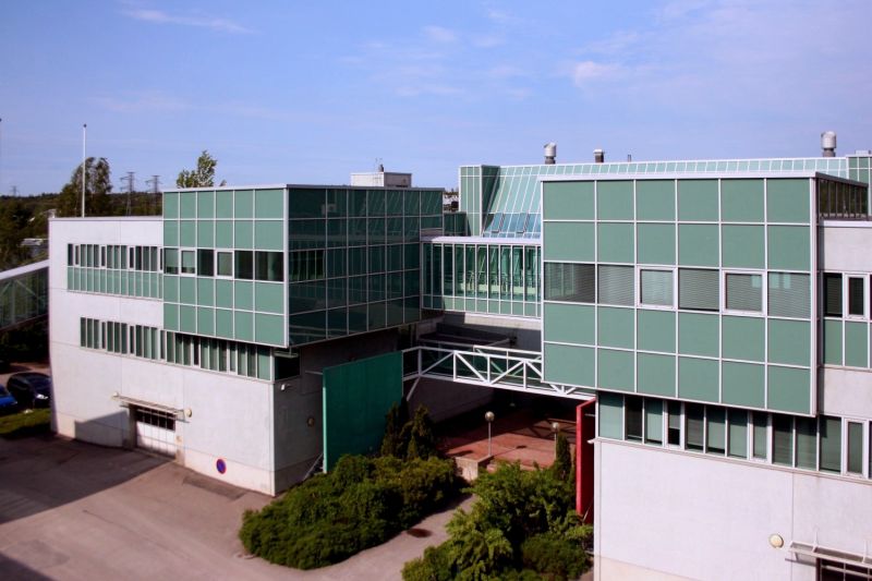 Tyylikäs ja edullinen 1200 m² toimisto Espoon Suomenniitystä.