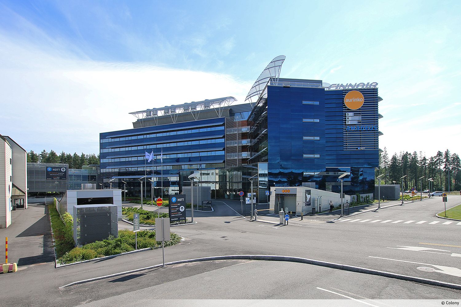 Vuokrattavana laadukasta toimitilaa juna-aseman ja lentokentän vierestä. Kohteessa on monipuoliset ja laadukkaat palvelut, kuten hotellityylinen aamiainen, kuntosali, auditorio ja kattosauna. Myös HOTT:ina (
