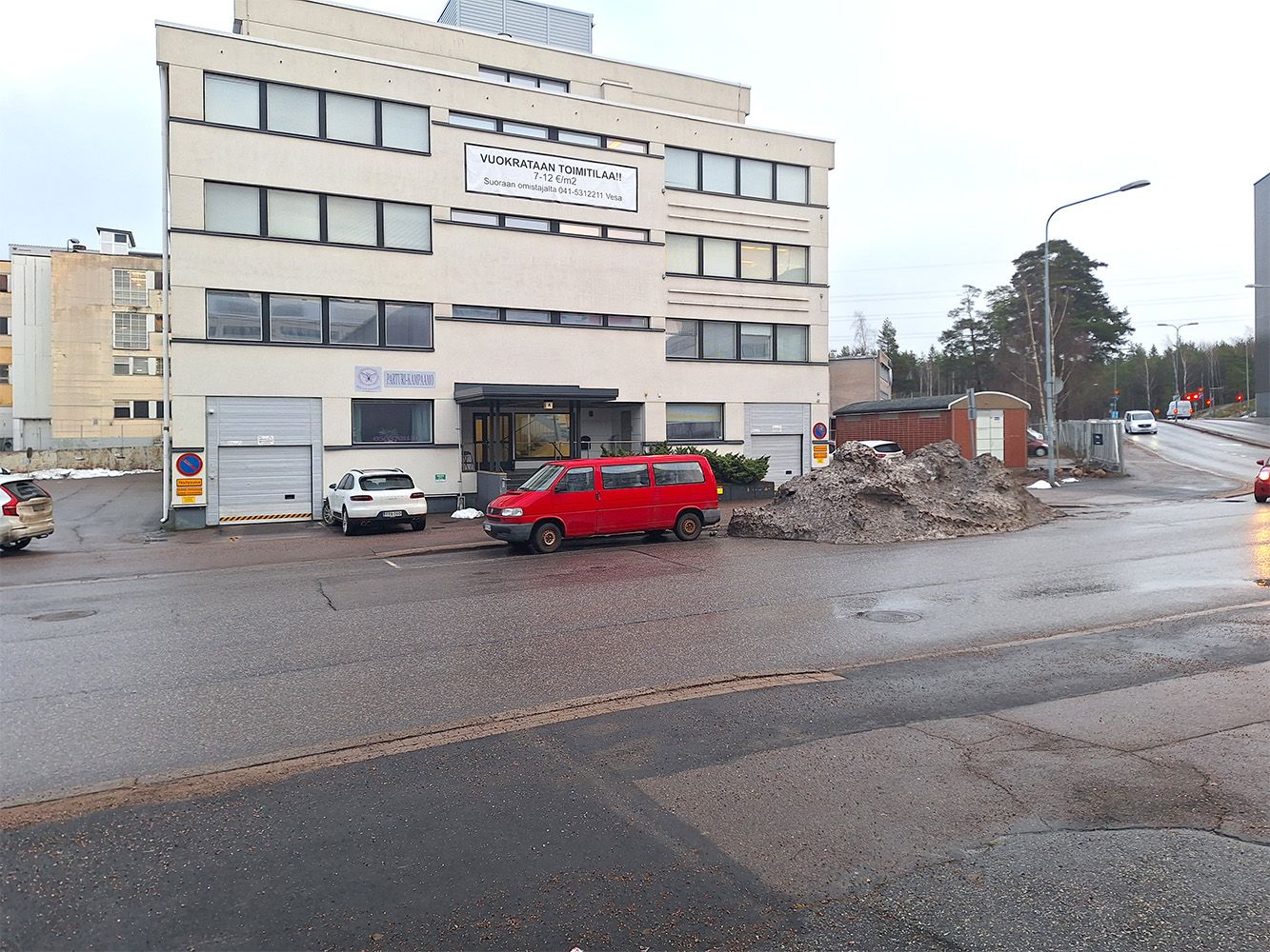 Vuokrataan toimistotiloja toimistotalosta Helsingin Pitäjänmäessä!  