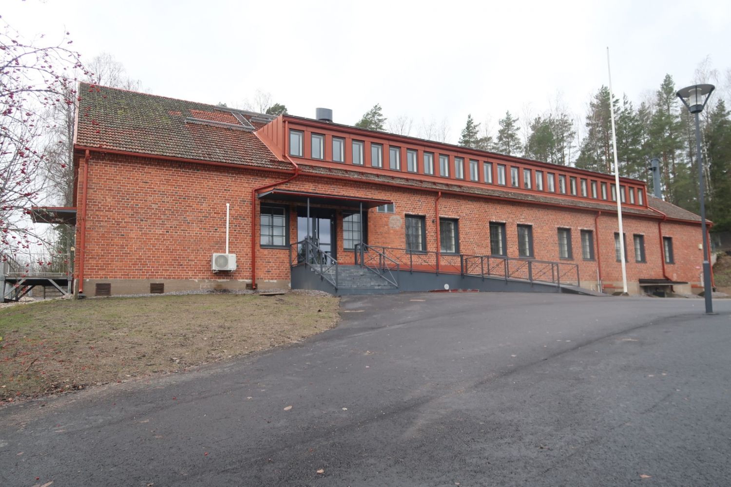 Myytävänä hieno toimitila yhteensä 1.481 m²