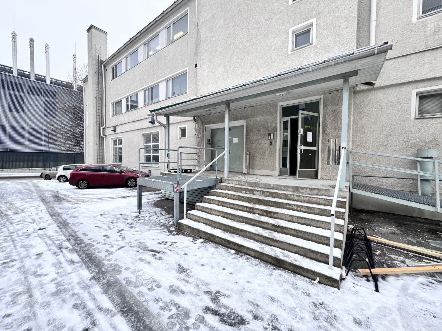 15-300 m2 varasto-/toimistotilaa Pitäjänmäellä. 