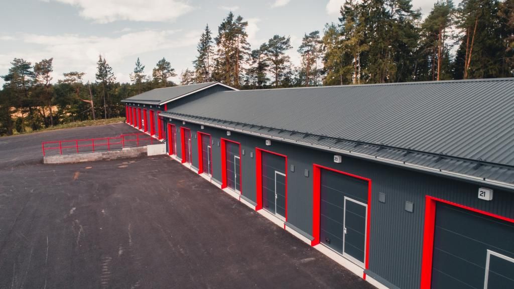 Vuokrattavana 44 m2 halliosake, joka vapautuu 1.5.2025.Kiinteistö sijaitsee Ohikulkutien läheisyydessä Raision ja Turun rajalla.Tilat soveltuvat varastointi- ja harrastekäyttöön.Rakennuksessa on maalämpö, jonka ansiosta käyttökulut ovat hyvin edulliset. Vuokran lisäksi vuokralainen maksaa sähk...