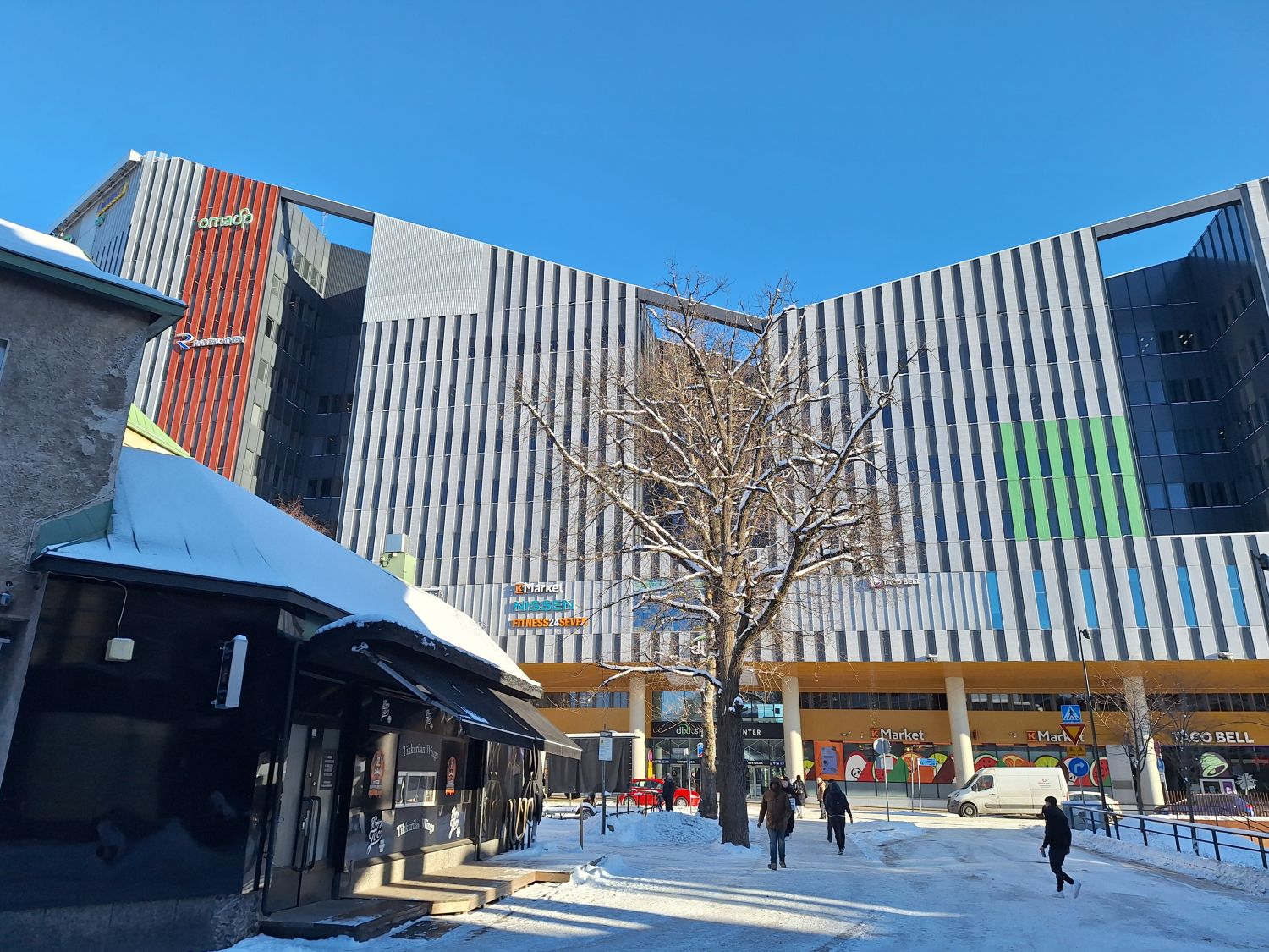 Hyvällä sijainnilla aseman vastapäätä liikehuoneisto.