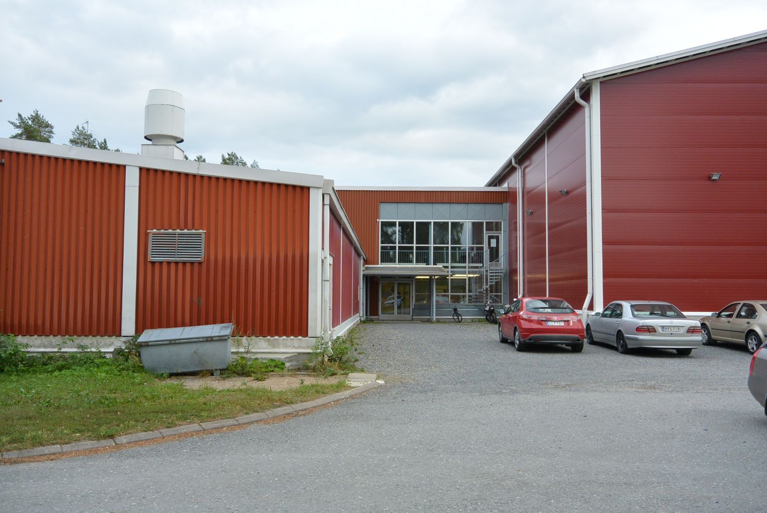 Myydään tunnettu, perinteinen palloiluhalli-/liikuntakeskuskiinteistö Mikkelissä . Rakennus n. 2800m2 ja käsittää erilaisia liikuntatiloja.
