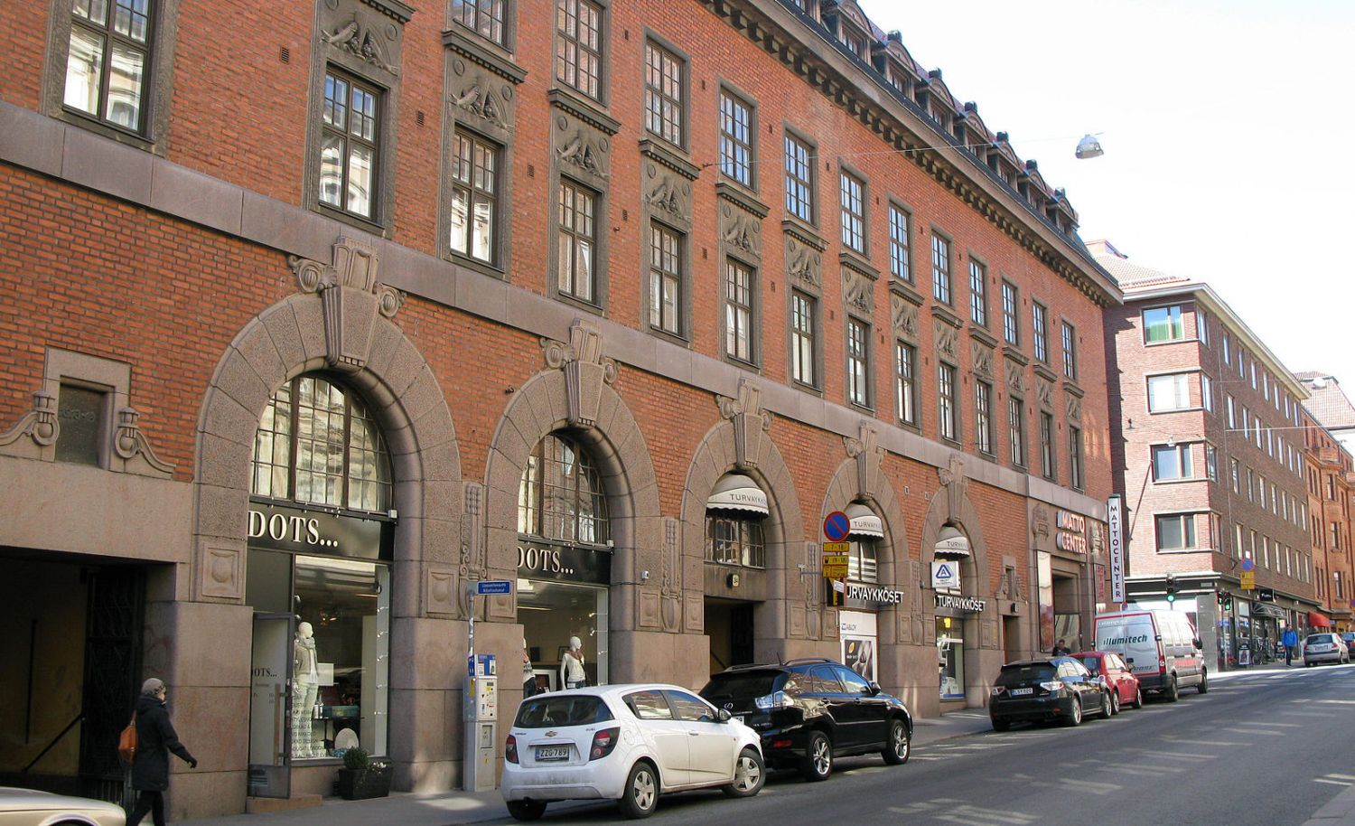 Äänitysstudioksi soveltuvaa tilaa hyvällä paikalla Helsingin Kampissa, Fredrikinkadun ja Kalevankadun kulmassa.