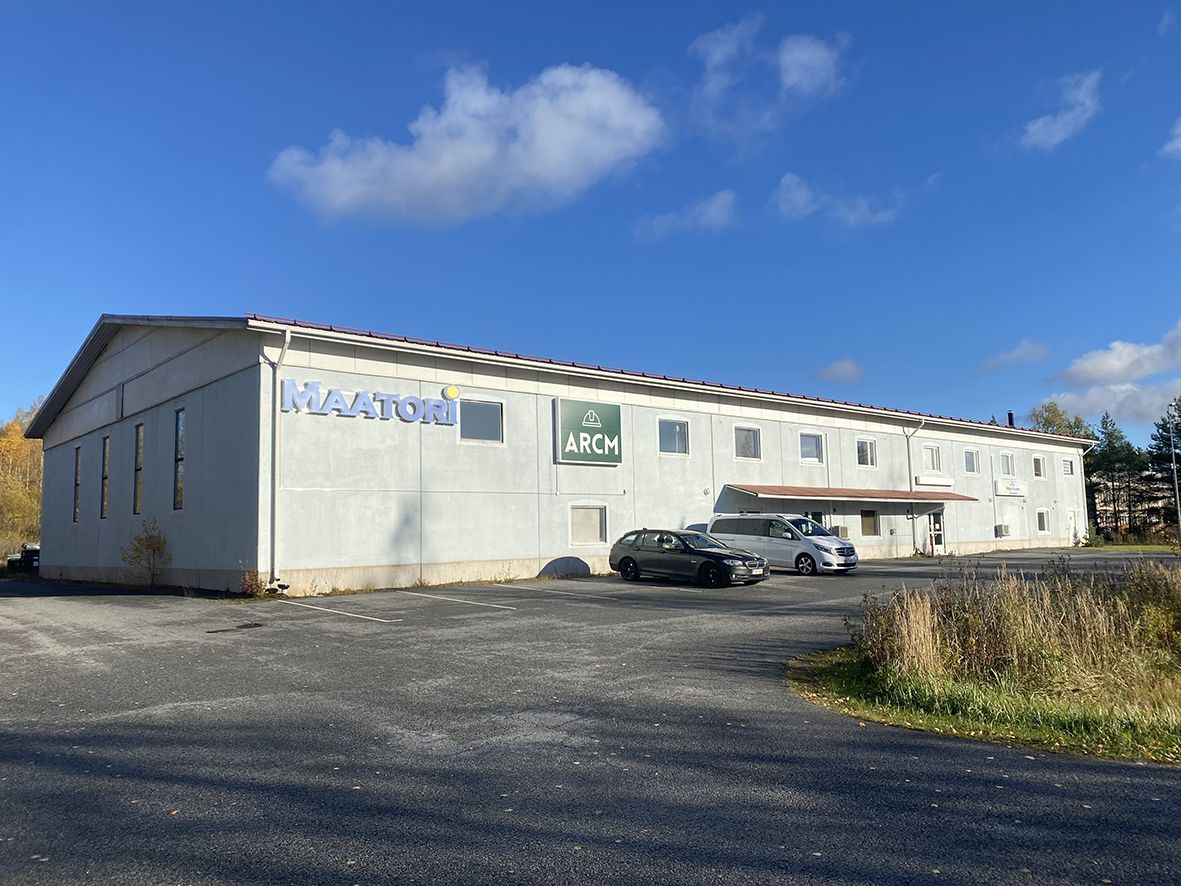 Vuokrataan noin 541 m2 + 152 m2 tuotantotilat Lentolasta Kangasalta.Tilat sijaitsevat nykyaikaisessa teollisuus- ja varastorakennuksessa, jolla oma 8389 m2 tontti. Piha-alueen käytöstä sovitaan tilojen vuokrauksen yhteydessä erikseen.Rakennus on korkeata hallitilaa. Hallitilojen vapaa korkeus a...