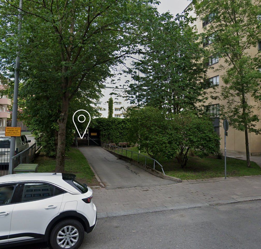 Myytävänä autopaikka Turun keskustassa